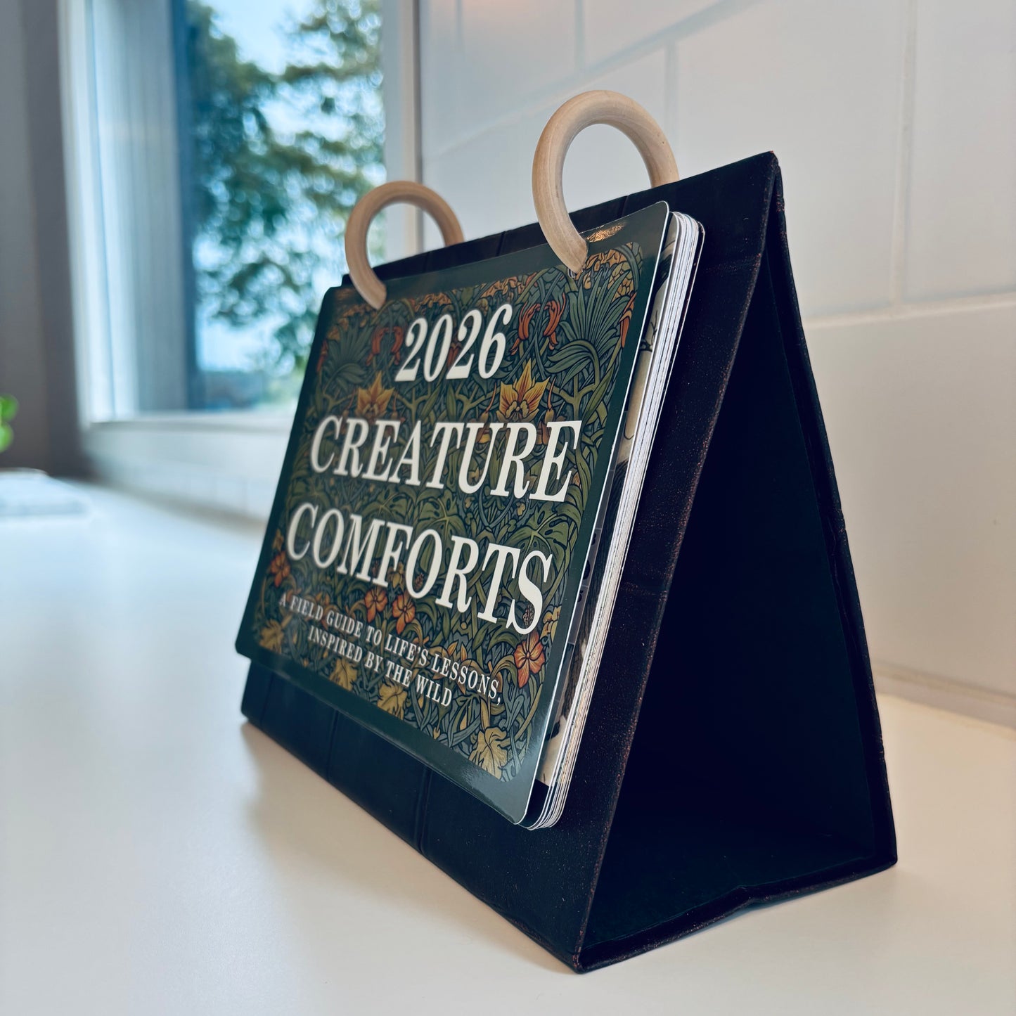 2026 desktop calendar "creature comforts": Eco-chic Faux leather (18x11x24cm)
