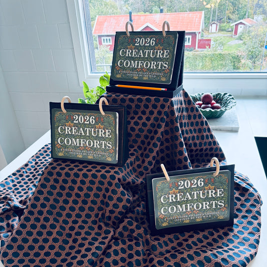 2026 desktop calendar "creature comforts": Eco-chic Faux leather (18x11x24cm)